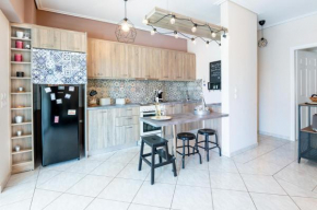 Riviera Retreat Relaxing Vacation Apartment by the Sea in Voula